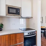 2Br Cardiff Apartment With Balcony
