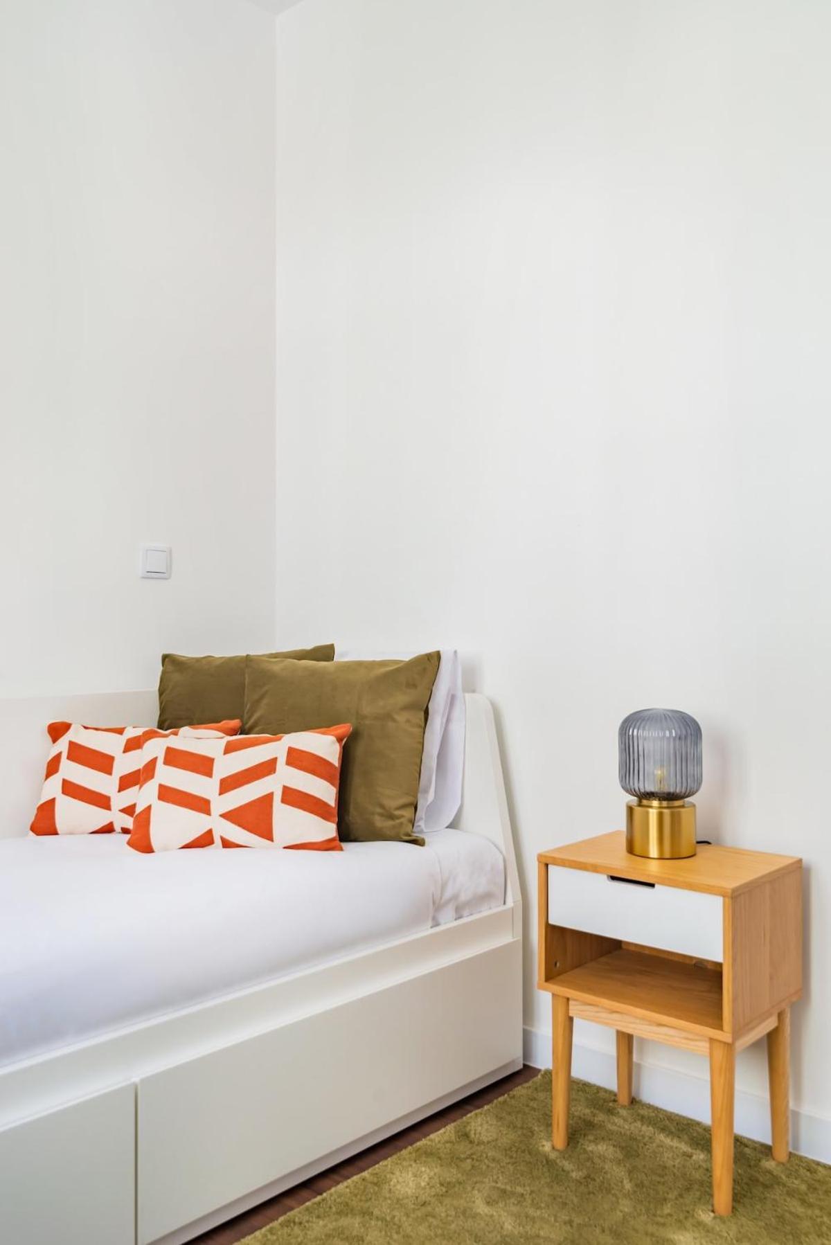 2br Cardiff With Balcony Apartment Lisbon